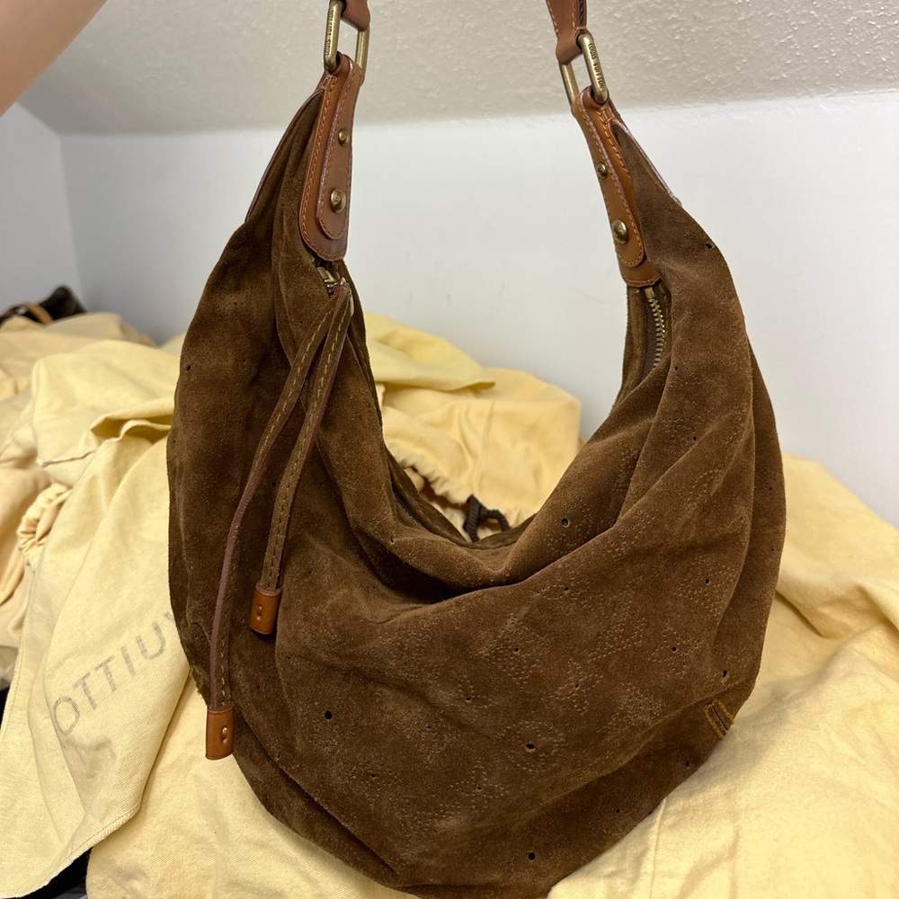 Sale! Like New/Pristine condition Louis Vuitton Onatah Brown Suede bag